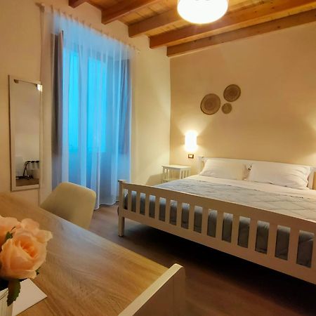 Donna Raffaela Bed & Breakfast Tertenìa Екстериор снимка