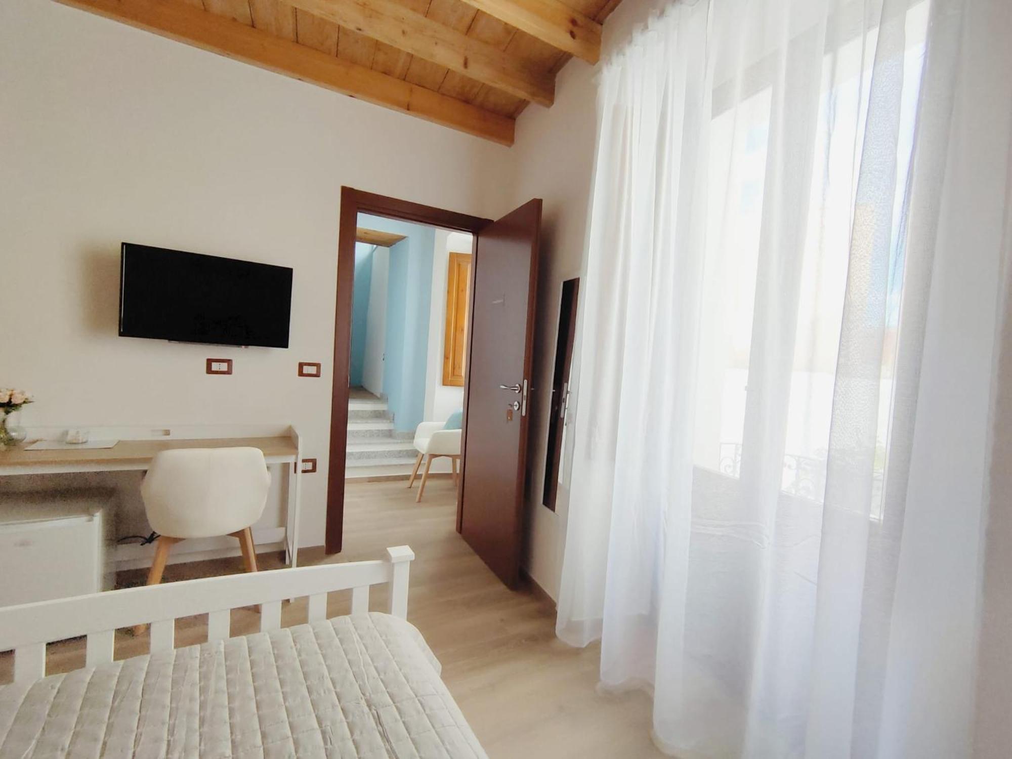 Donna Raffaela Bed & Breakfast Tertenìa Екстериор снимка